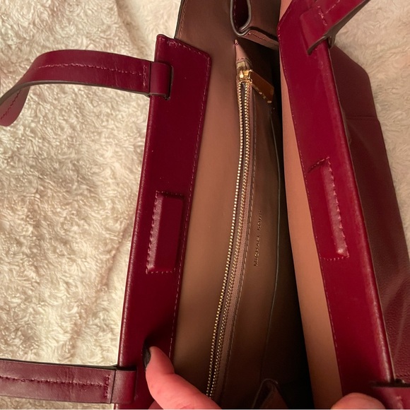 MICHAEL Michael Kors Meredith East West Bonded Leather Tote Bag in Oxblood red - Picture 12 of 16